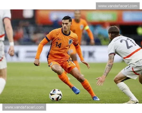 足球比赛替补策略与战术运用分析 如何最大化替补球员的比赛价值